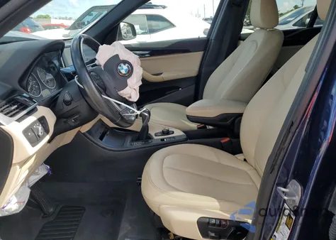 2017 BMW X1 xDrive28I z USA, uszkodzony, nr VIN WBXHT3C36H5F82630